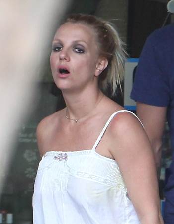 Britney se vraća starim navikama 