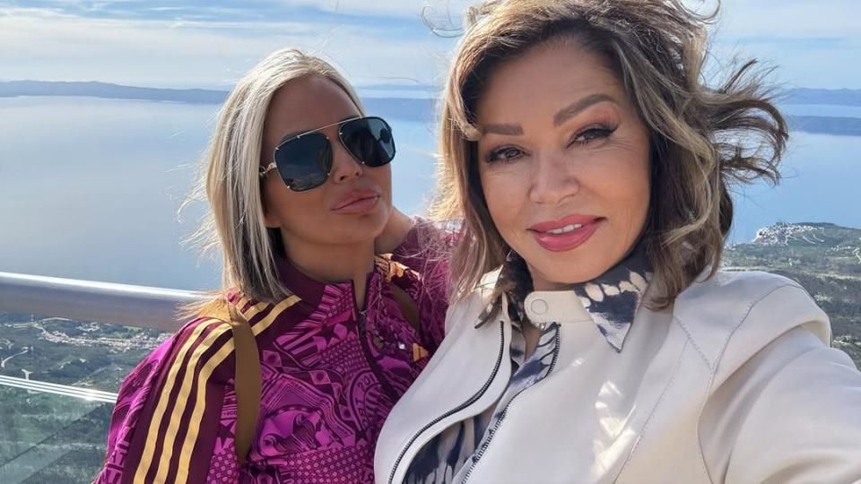 Neda Ukraden i Jelena Bilbija