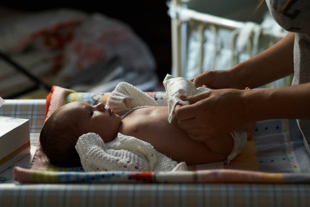 TREBA LI PROBUDITI BEBU DA JOJ PROMIJENIMO PELENU? Rijetke su okolnosti u kojima se to preporučuje, doznajte koje