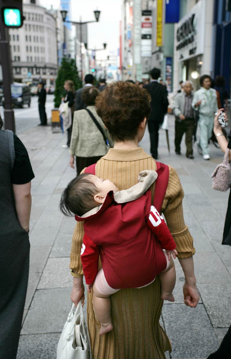 Zašto majke u Japanu nose djecu i ne voze ih u kolicima?