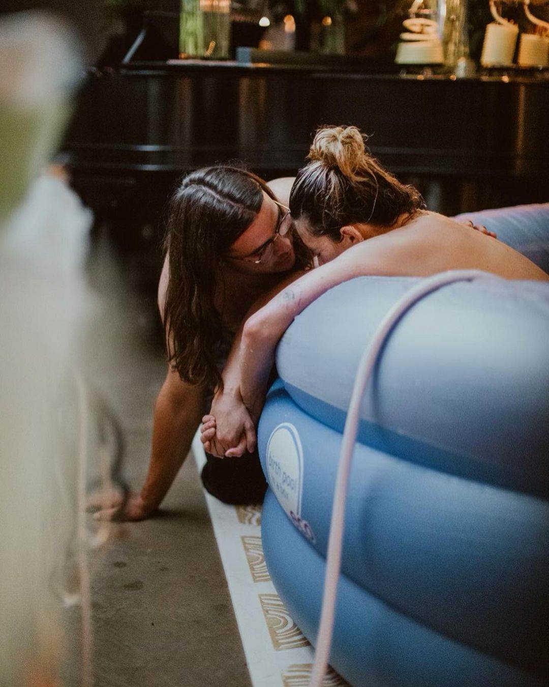 Rumer Willis rodila u vodi, evo kako izgleda takav porod