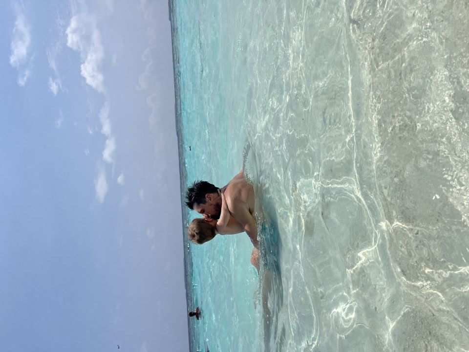violončelist luka šulić čeka 4. dijete i s obitelji uživa na maldivima