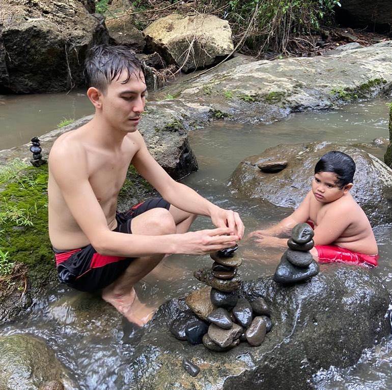 Majka ostavila autisticnog sina da živi sam na Baliju