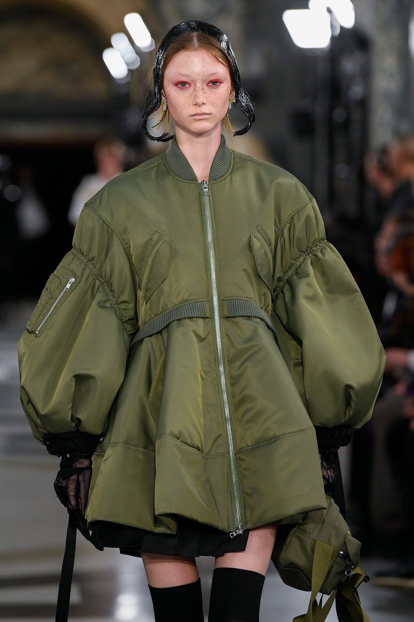 Bomber jakna modni trend jesen 2023