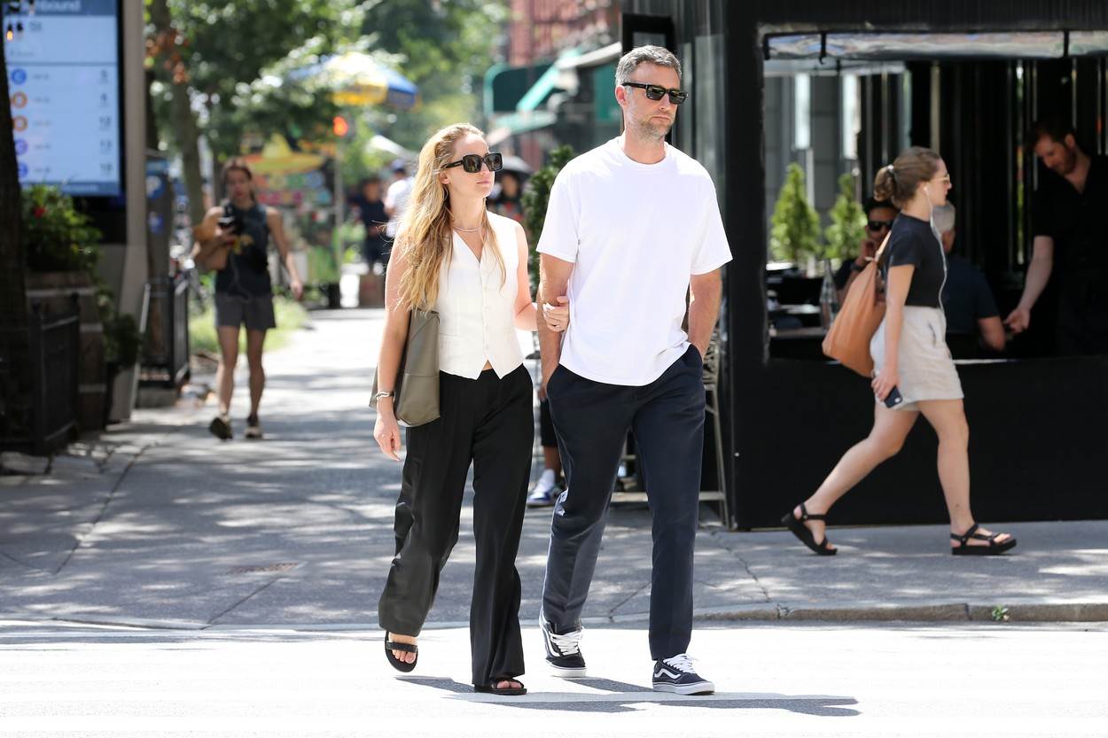 Jennifer Lawrence nosi trendi prsluk