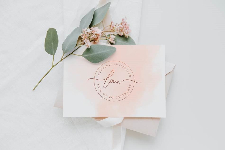 Peach Fuzz boja godine u vjenčanjima 2024