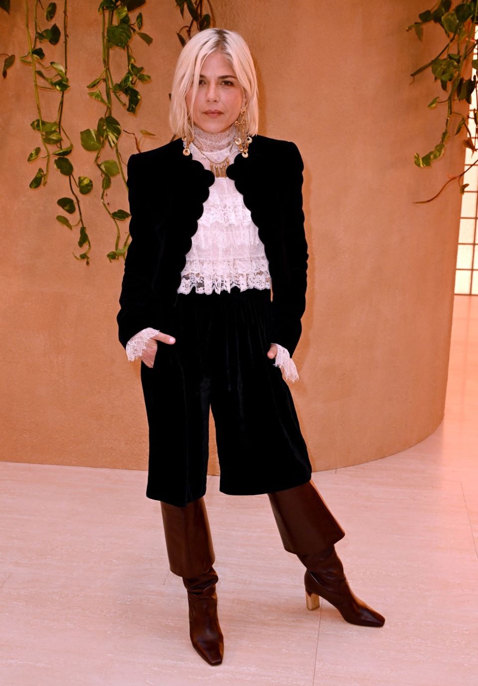 Selma Blair zablistala sa štapom na Oscar partyju