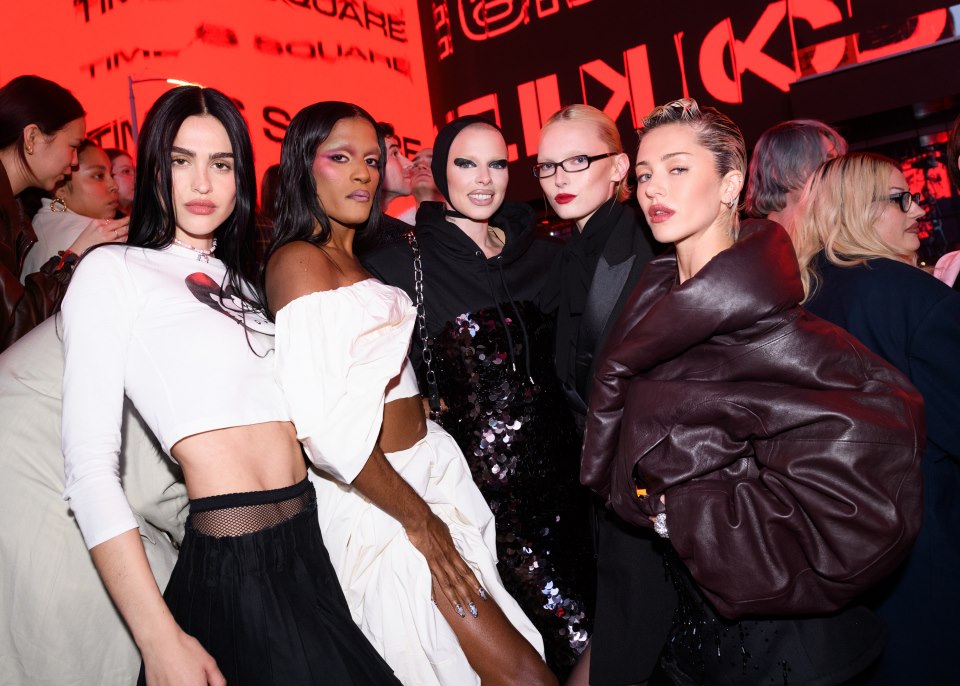 Charli XCX i HM koncert na Times Squareu