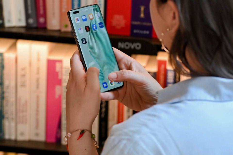 Neizostavni saveznik u vašem danu je pametni telefon Honor Magic5 Pro