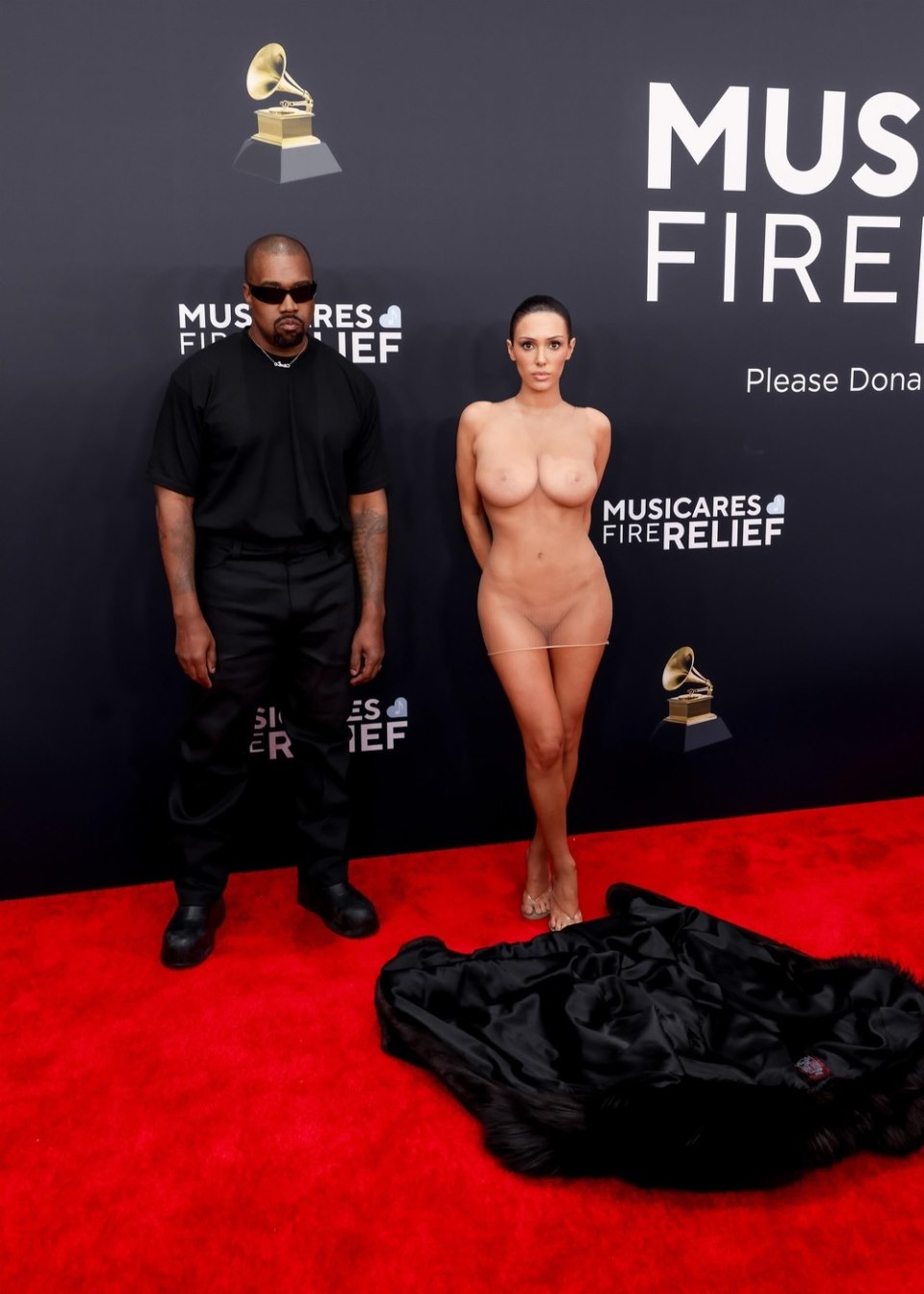 Kanye West i Bianca Censori priredili show na Grammy red carpetu