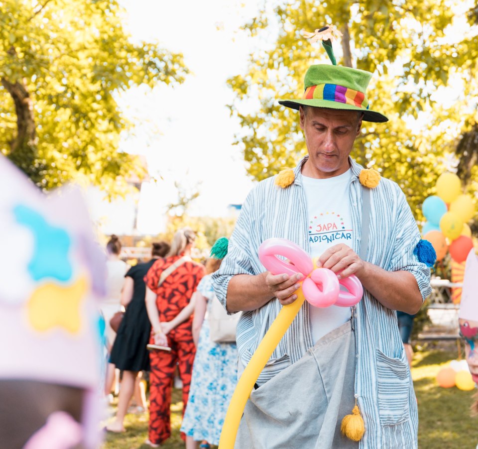 Cubismo i egzotične papige na rođendanu Botanist i Pablos bara