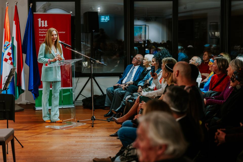 1 Anna Mladenovics.jpg