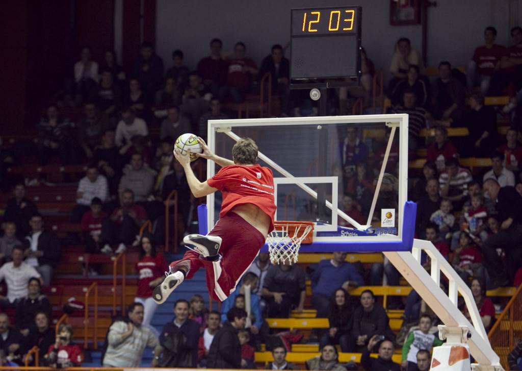 Ljubo Jurčić sa kćeri i unukom na utakmici Cedevita - Maccabi