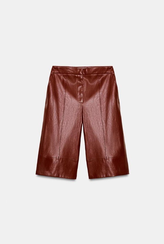 LONG FAUX LEATHER BERMUDA SHORTS/ ZARA/ 29.95 EUR