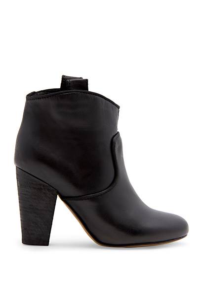 Stella McCartney odana je strukturiranim kaputima 