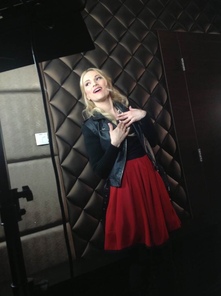 Pamela Ramljak u retro izdanju za spot 'Kad tad'