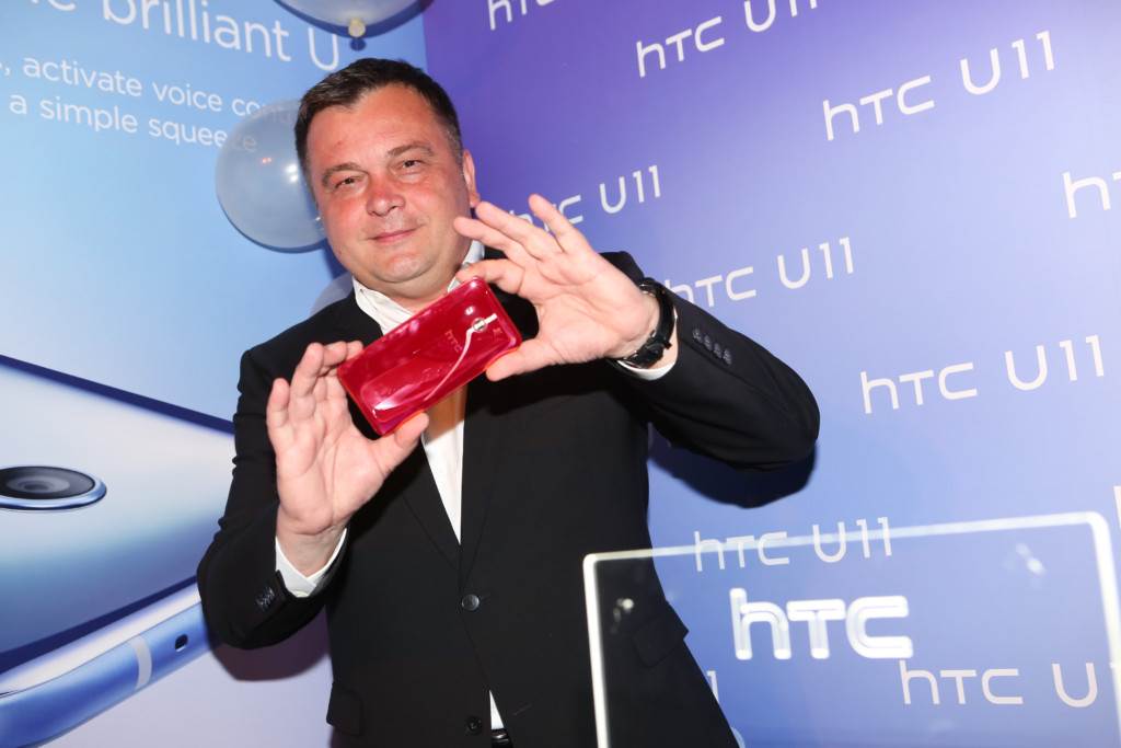 Gosti Storyjevog partyja poludjeli su za novim 'must have' mobitelom