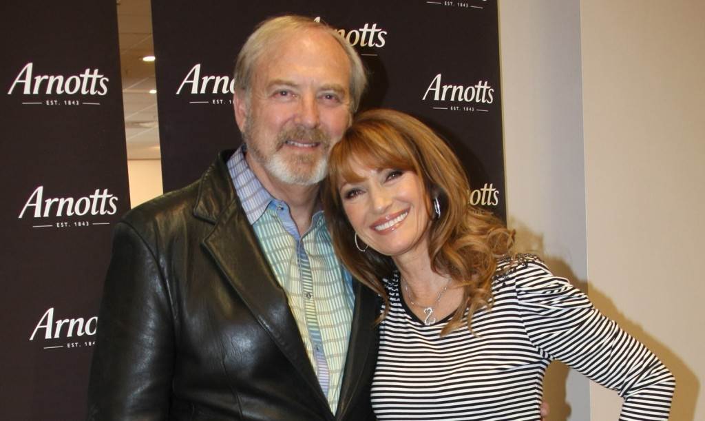 Jane Seymour zablistala u haljini s dekolteom u 73 godini