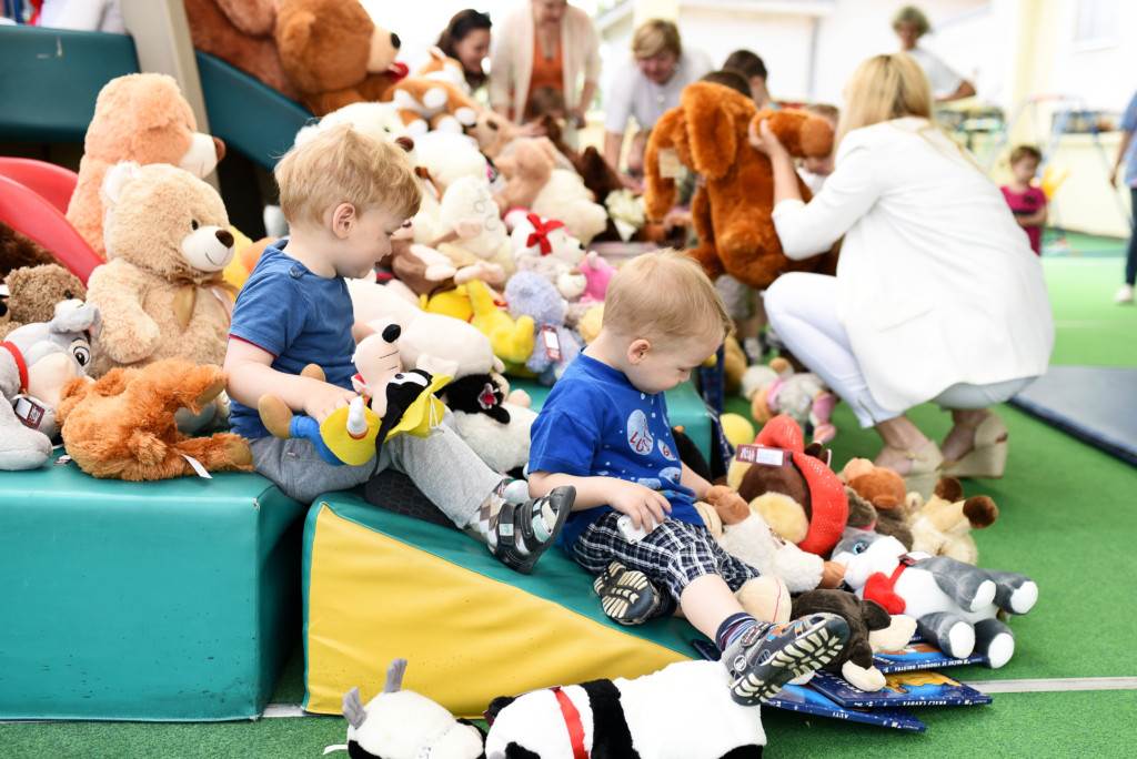Plišanci naših humanih zvijezda stigli do dječice u Nazorovoj