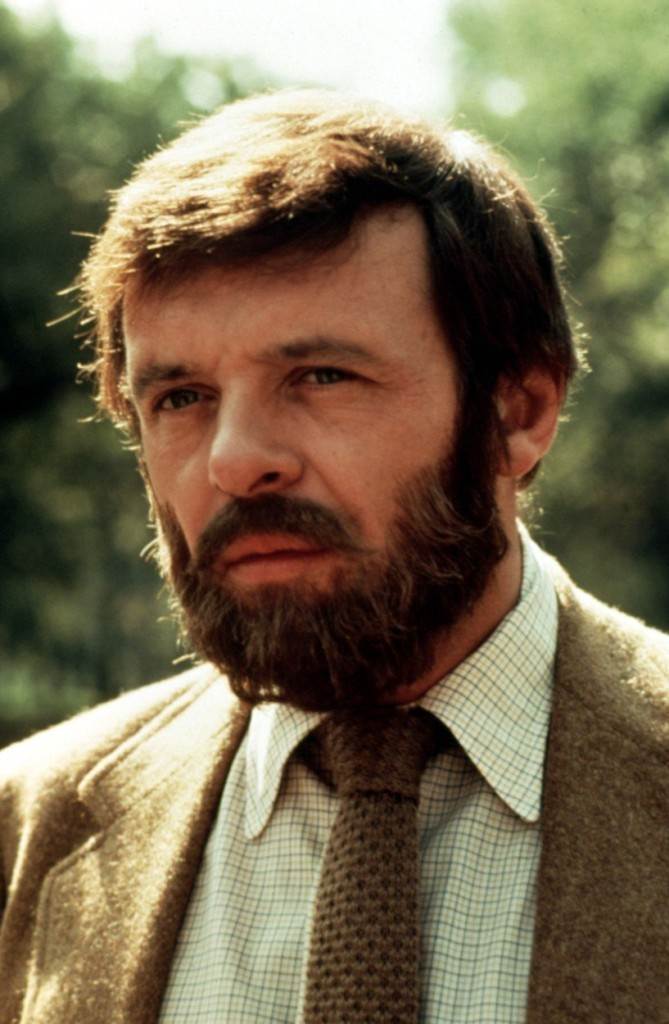 Anthony Hopkins gostima hotela zasvirao klavir
