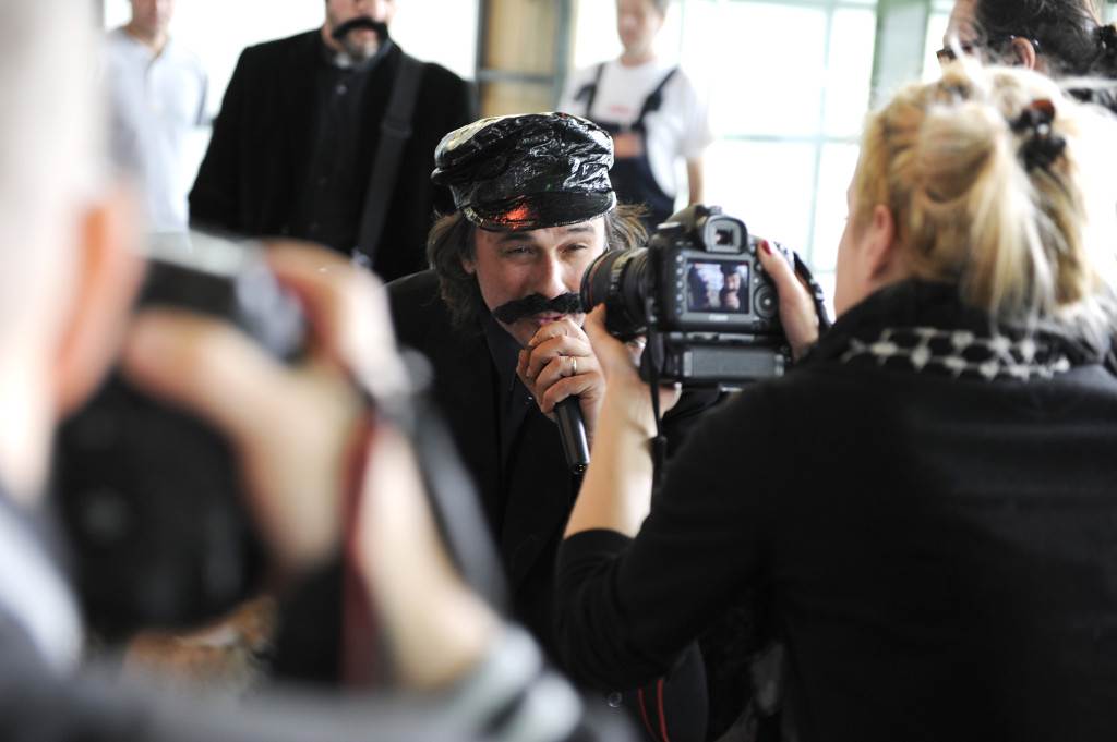 Vlasta Delimar i Let 3 u video spotu za pjesmu 'Divljakuša'
