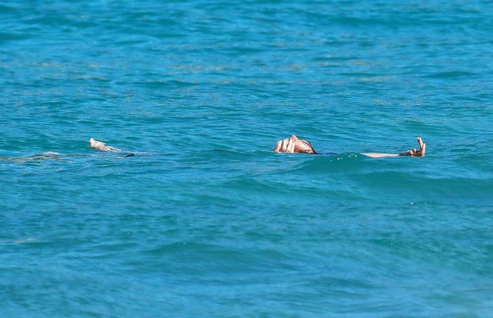 PRESLATKO Slavni glazbenik i supruga izmjenjivali nježnosti okupani morem i suncem