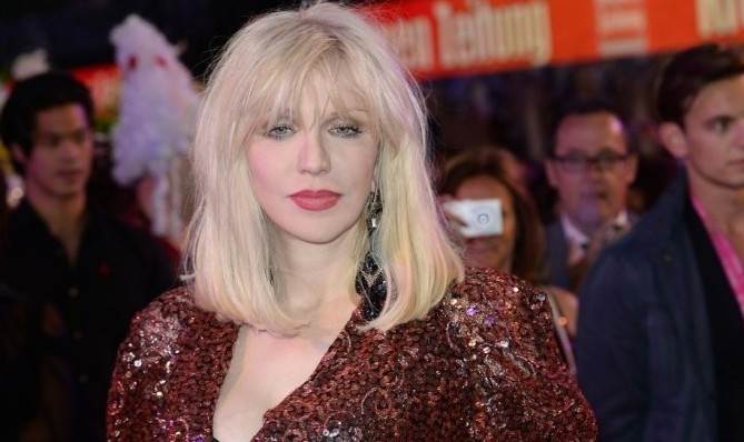 Courtney Love godinama otvoreno govori o operacijama