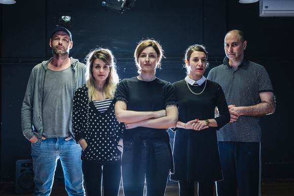 Zimi je najljepše zavući se u... TEATAR